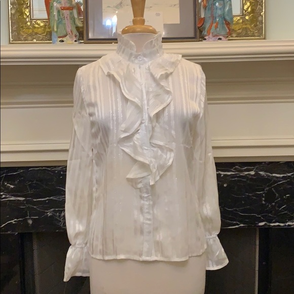 Tops - NWT white chiffon ruffled front blouse